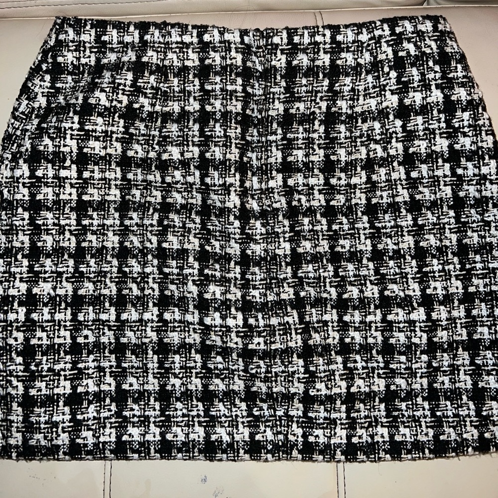 H&M Skirt - Picture 2 of 4